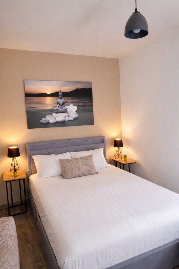 1 bedroom, bed sheets