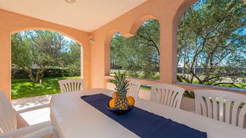 Outdoor dining