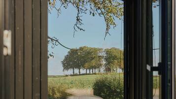 Raus | Cabins in the Countryside | Laptop workspace, blackout drapes, free WiFi