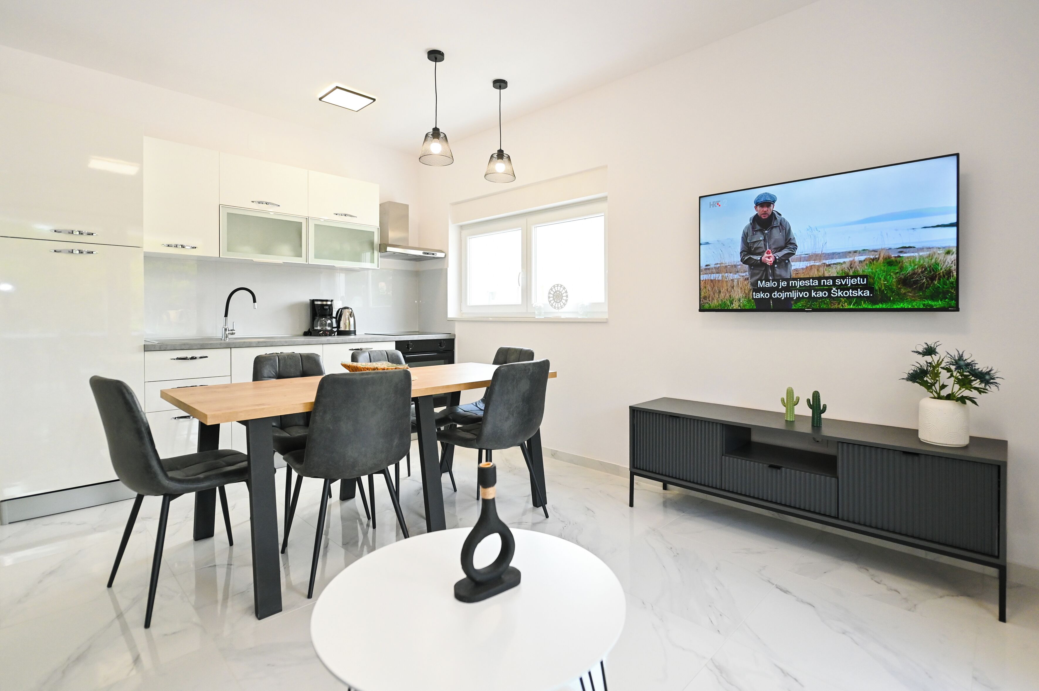 45-Zoll-Fernseher mit Satellitenempfang