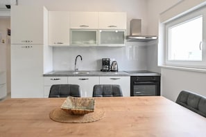 Deluxe Villa, Pool View | Private kitchen | Full-size fridge, microwave, oven, stovetop - Pool apartments Break B (Novalja)