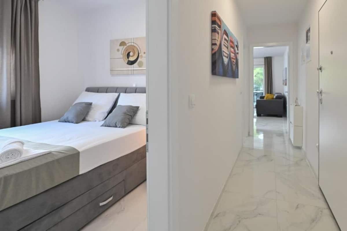 In-room safe, iron/ironing board, free WiFi, bed sheets