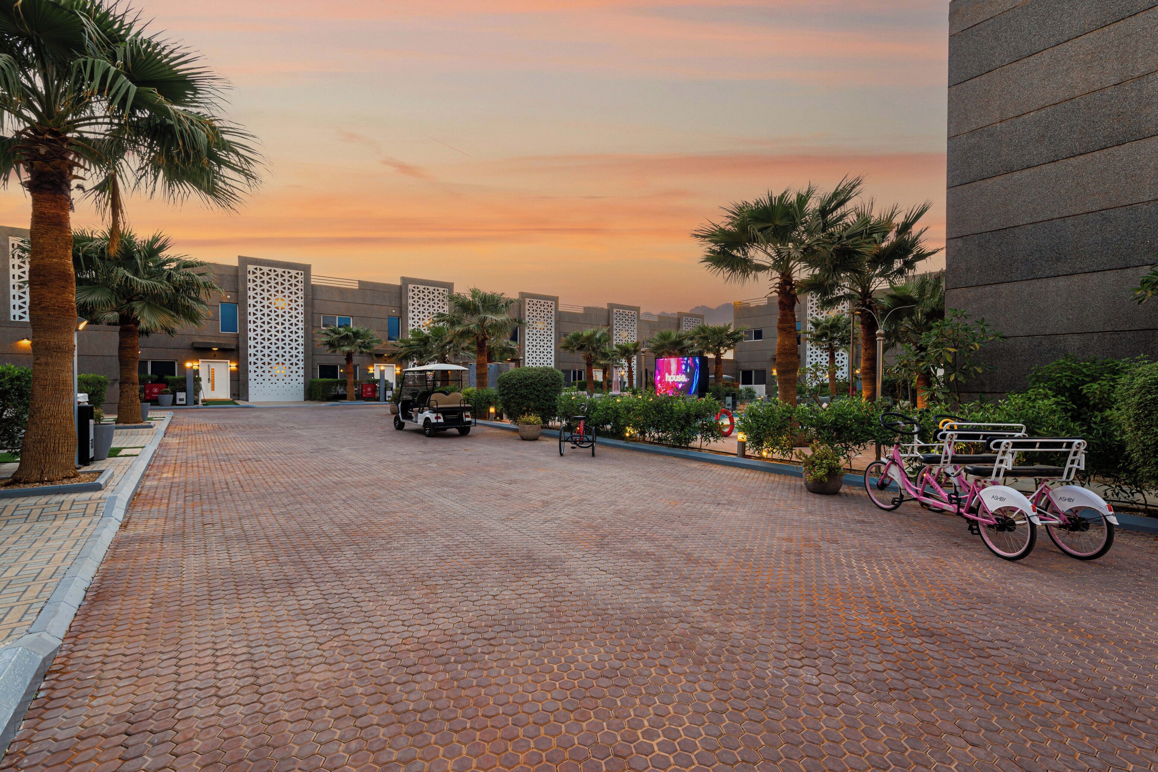 Familievilla - udsigt til have - ved pool | Terrasse/gårdhave