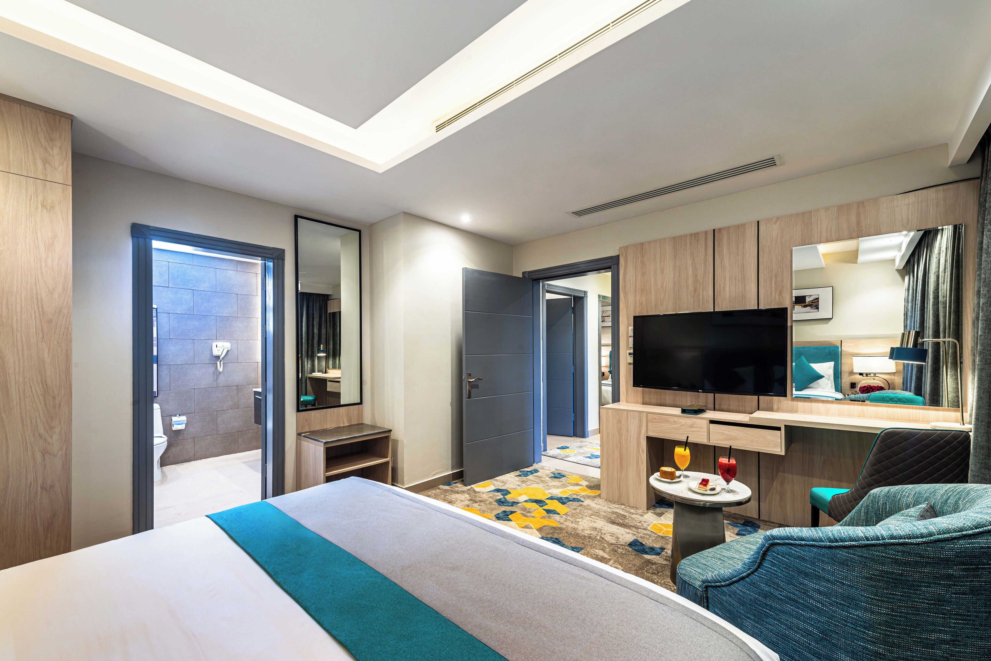 Iron/ironing board, free WiFi