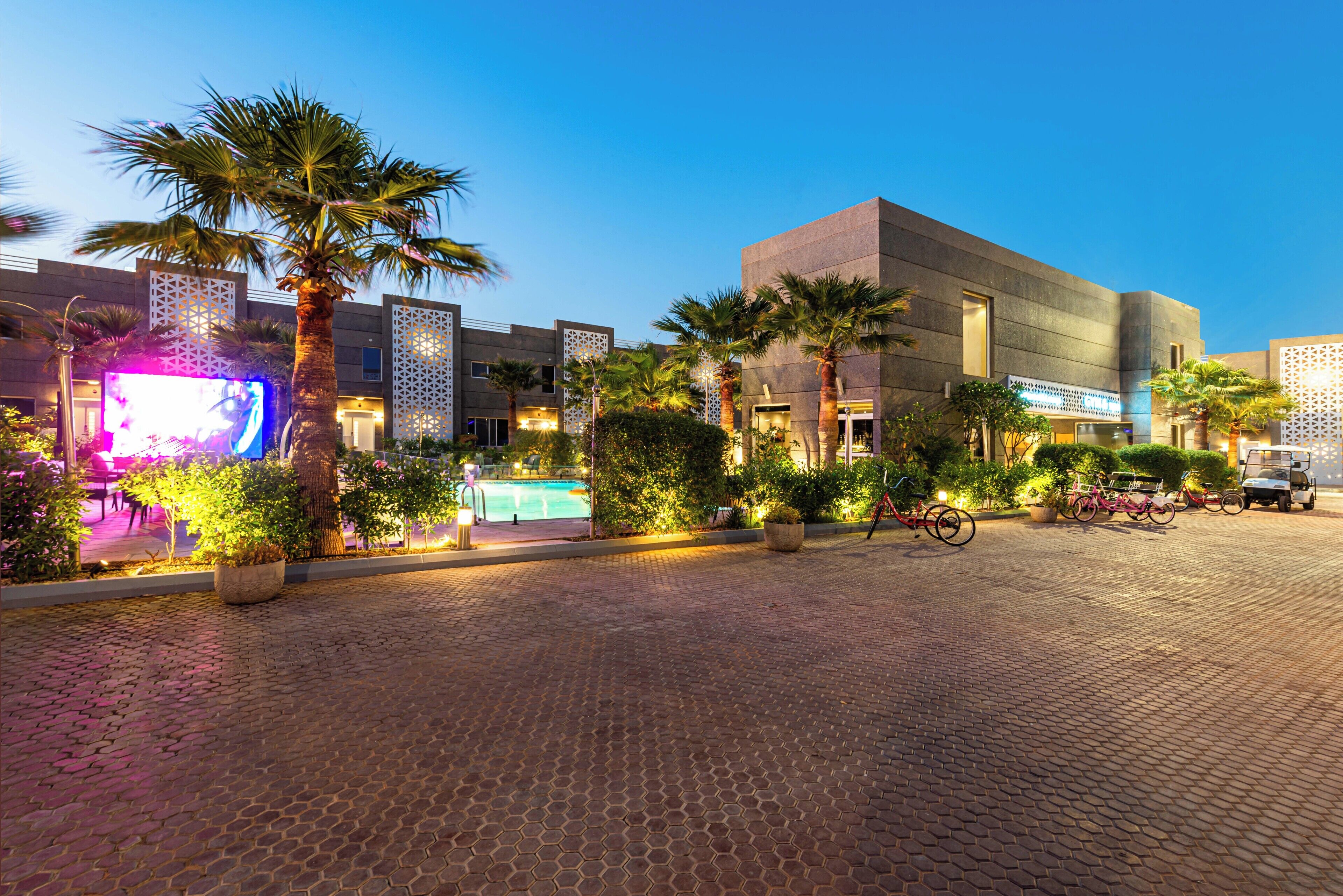 Familievilla - udsigt til have - ved pool | Terrasse/gårdhave