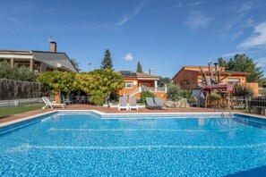 Pool - Holiday Home 'Ca La Iaia' with Mountain View, Private Pool and Wi-Fi (Sant Miquel d'Olèrdola)