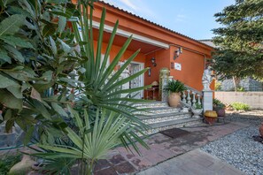 تفاصيل الفندق من الخارج