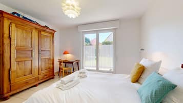 1 dormitori, planxa i posts de planxar, wifi gratuïta i roba de llit