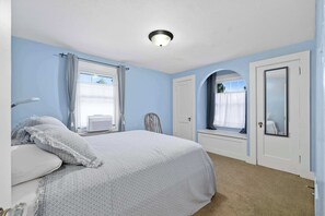 1 habitación, escritorio, tabla de planchar con plancha y wifi