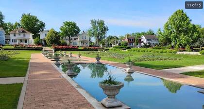 Charming Apartment with Park Views Near Downtown