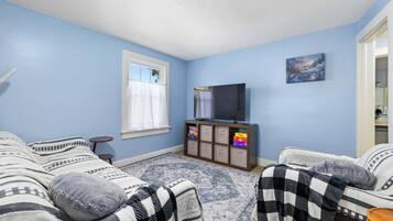1 bedroom, desk, iron/ironing board, WiFi