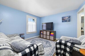 1 bedroom, desk, iron/ironing board, WiFi