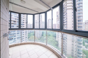 Superior Apartment, 1 Bedroom, City View | Pemandangan dari bilik