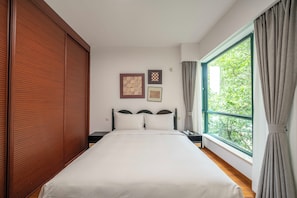 Superior Apartment, 3 Bedrooms, Kitchen, City View | Iron/ironing board, free WiFi