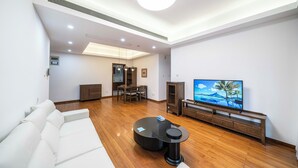 Superior Apartment, 3 Bedrooms, Kitchen, City View | Living room