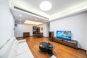 スーペリア アパートメント 3 ベッドルーム キッチン シティビュー | リビングルーム | スマートテレビ