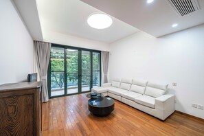 Superior Apartment, 3 Bedrooms, Kitchen, City View | Living room | Smart TV - Tyms Cozy 2BR APT Renheng Riverside (Shanghai)