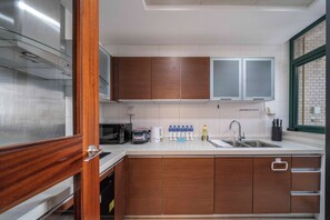 Apartamento superior, 3 habitaciones, cocina, vistas a la ciudad | Cocina básica privada