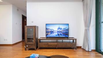 Apartamento superior, 3 quartos, cozinha, vista para a cidade | Sala de estar | Smart TV