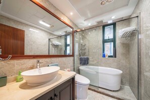 Superior Apartment, 3 Bedrooms, Kitchen, City View | Bathroom | Slippers - Tyms Cozy 2BR APT Renheng Riverside (Shanghai)