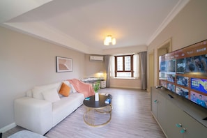 Superior Apartment, 1 Bedroom, Kitchen, City View | Living room - Tyms Modern 1BR APT  Garden (Shanghai)