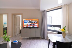 Superior Apartment, 1 Bedroom, Kitchen, City View | Living room - Tyms Modern 1BR APT  Garden (Shanghai)
