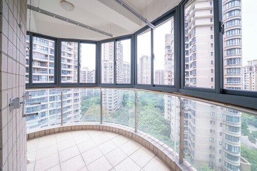 Tyms Modern 1BR APT  Garden