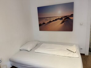 Basic Apartment | Iron/ironing board, free WiFi - Modern 1BR Apt Steps from Westbahnhof (Vienna)