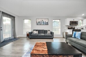 TV - Spacious 3-Bed Single-Story in Pecan Grove, Richmond, TX. (Richmond)