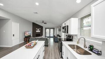 微波炉、烤箱、炉灶、洗碗机