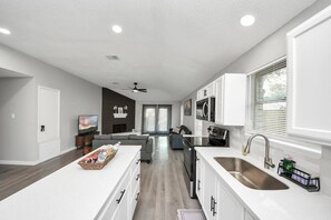 Microwave, oven, stovetop, dishwasher - Spacious 3-Bed Single-Story in Pecan Grove, Richmond, TX. (Richmond)