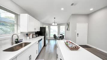 微波炉、烤箱、炉灶、洗碗机