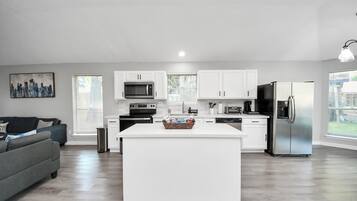 微波炉、烤箱、炉灶、洗碗机