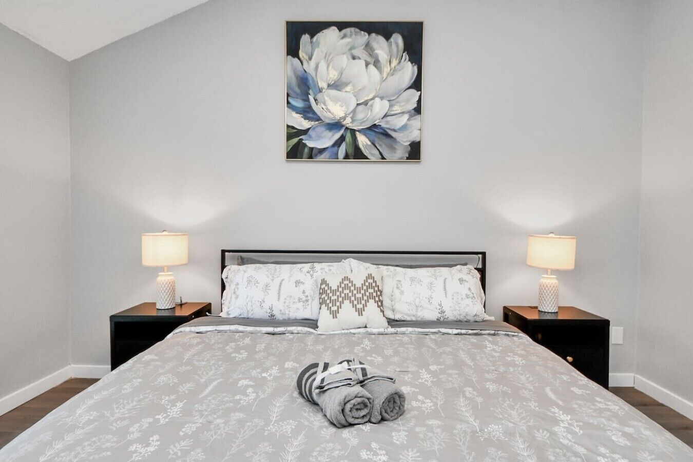 Desk, iron/ironing board, WiFi, bed sheets