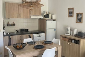 Fridge, microwave, dishwasher, cookware/dishes/utensils - Azur et Sérénité (Fréjus)