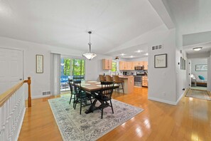 Dining - Cozy Family Getaway Near Ski & Golf (Bellaire)