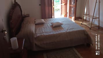 Iron/ironing board, internet, bed sheets
