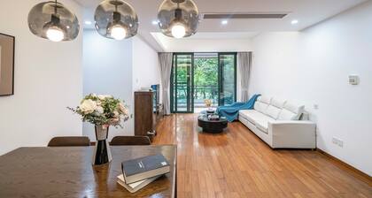 Tyms 2BR APT Lujiazui Renheng Riverside