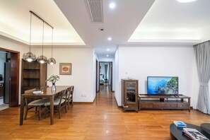 Superior Apartment, 2 Bedrooms, Kitchen, City View | Living room