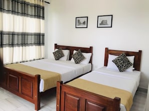 Laptop workspace, soundproofing, free WiFi, bed sheets