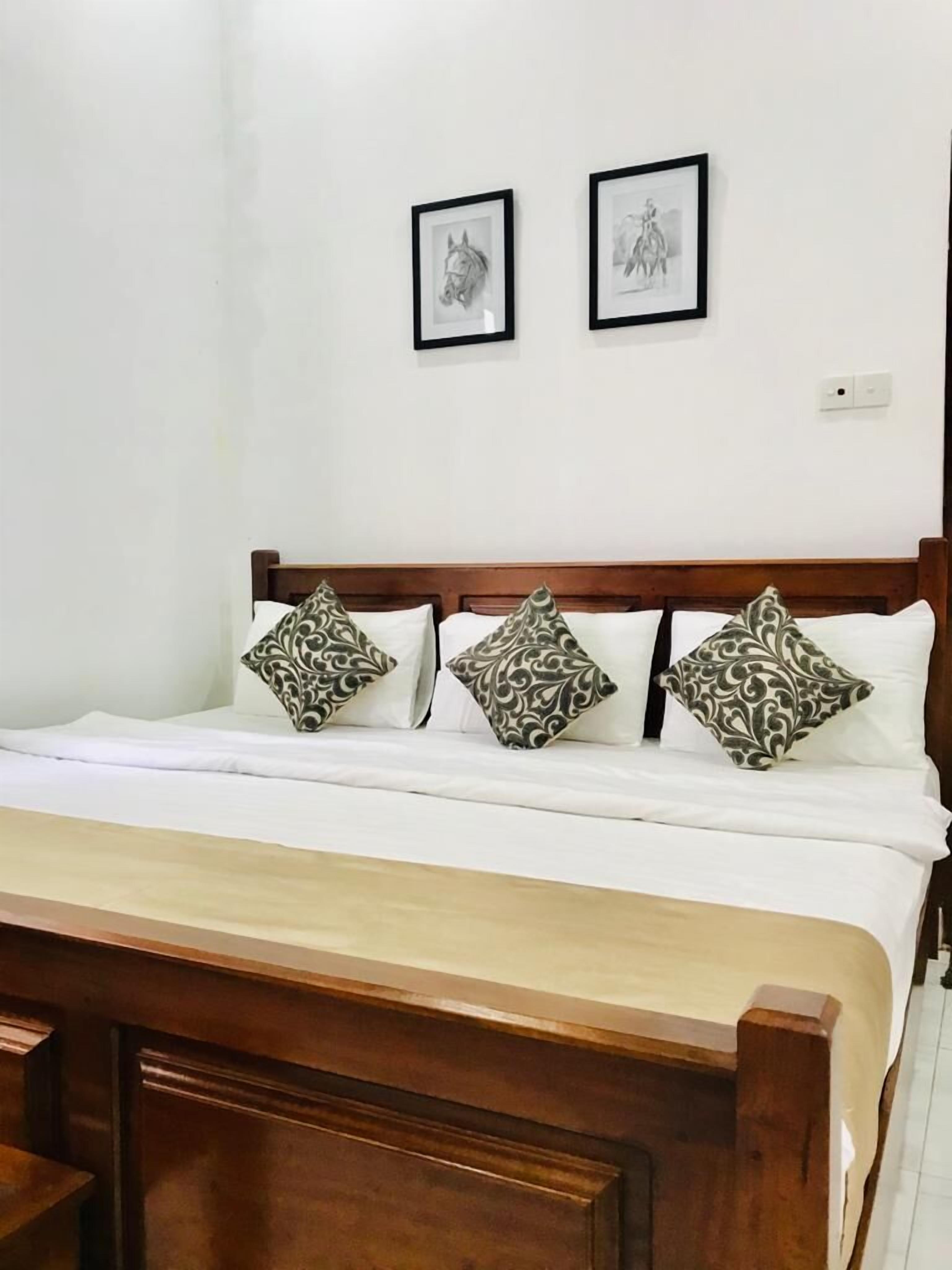 Quarto casal luxo, sacada | Espaço de trabalho para notebook, quartos à prova de som