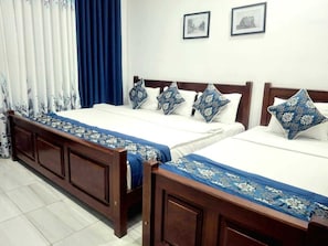 Family Double Room Single Use | Laptop workspace, soundproofing, free WiFi, bed sheets - Ivy Bungalow (Nuwara Eliya)