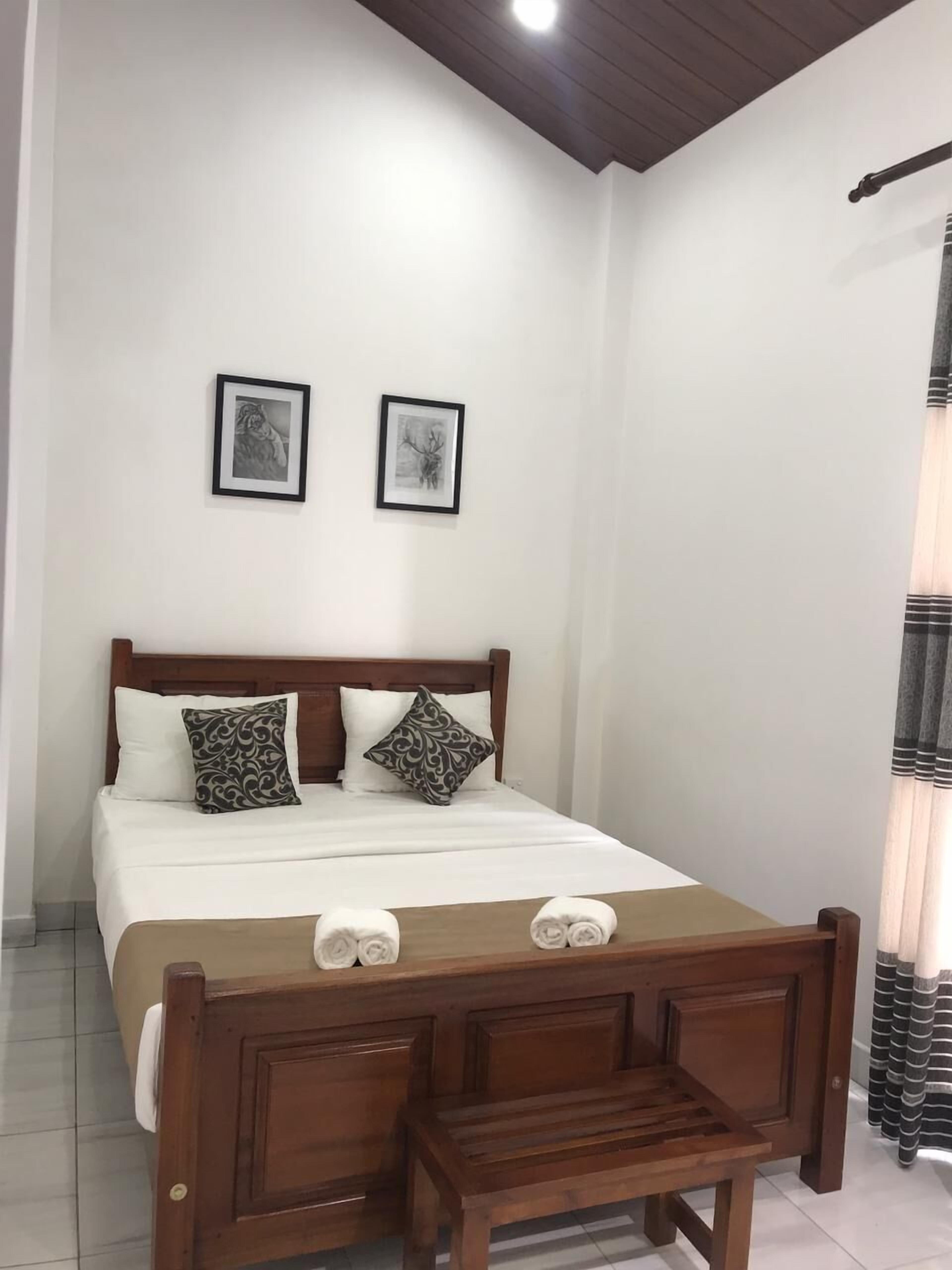 Laptop workspace, soundproofing, free WiFi, bed sheets