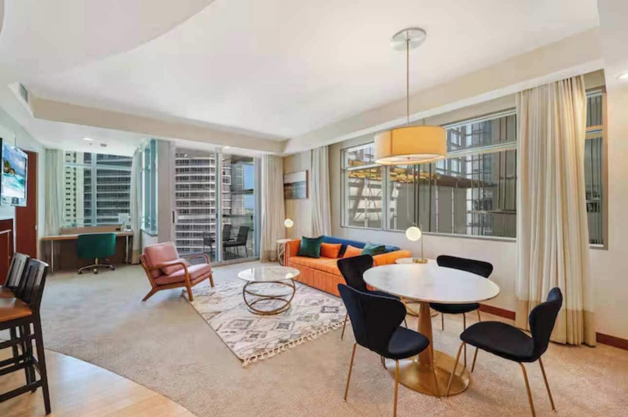 المنشأة من الداخل