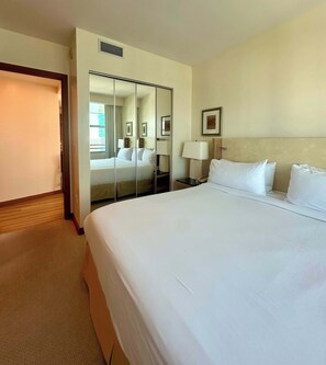 2 bedrooms, desk, iron/ironing board, WiFi