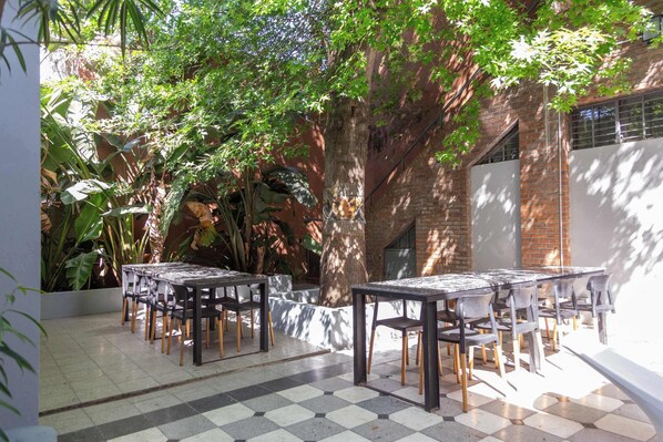 Outdoor dining - El Salvador 4678 - Superb House in Plaza Armenia (Buenos Aires)