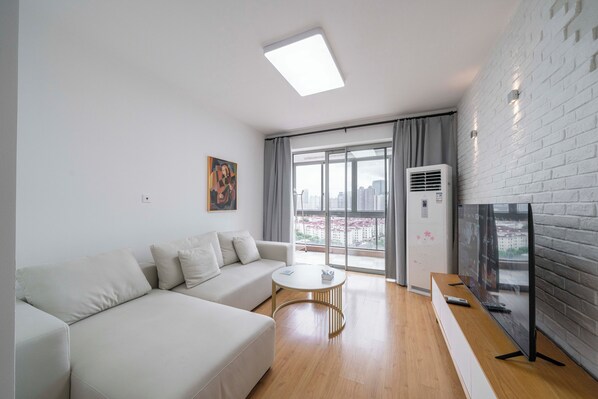 Superior Apartment, 2 Bedrooms, Kitchen, City View | Living room