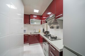 Superior Apartment, 2 Bedrooms, Kitchen, City View | Private kitchenette | Microwave