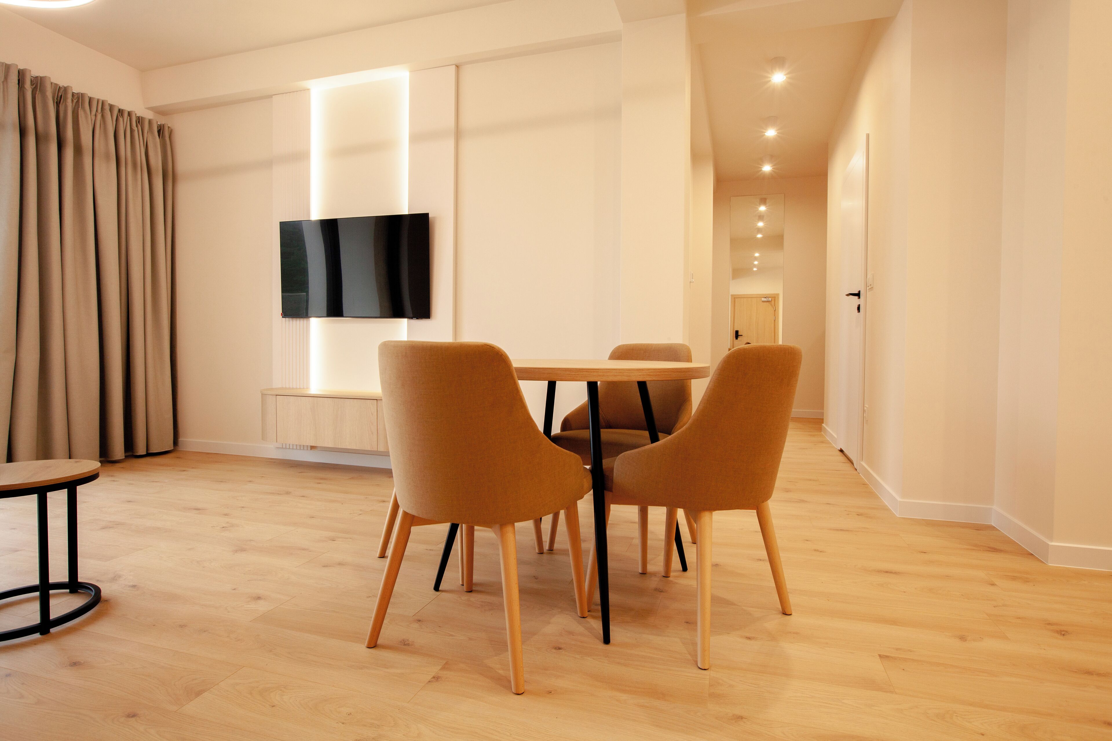 Deluxe Apartment, 1 Bedroom, Lake View | Soundproofing, iron/ironing board, free WiFi