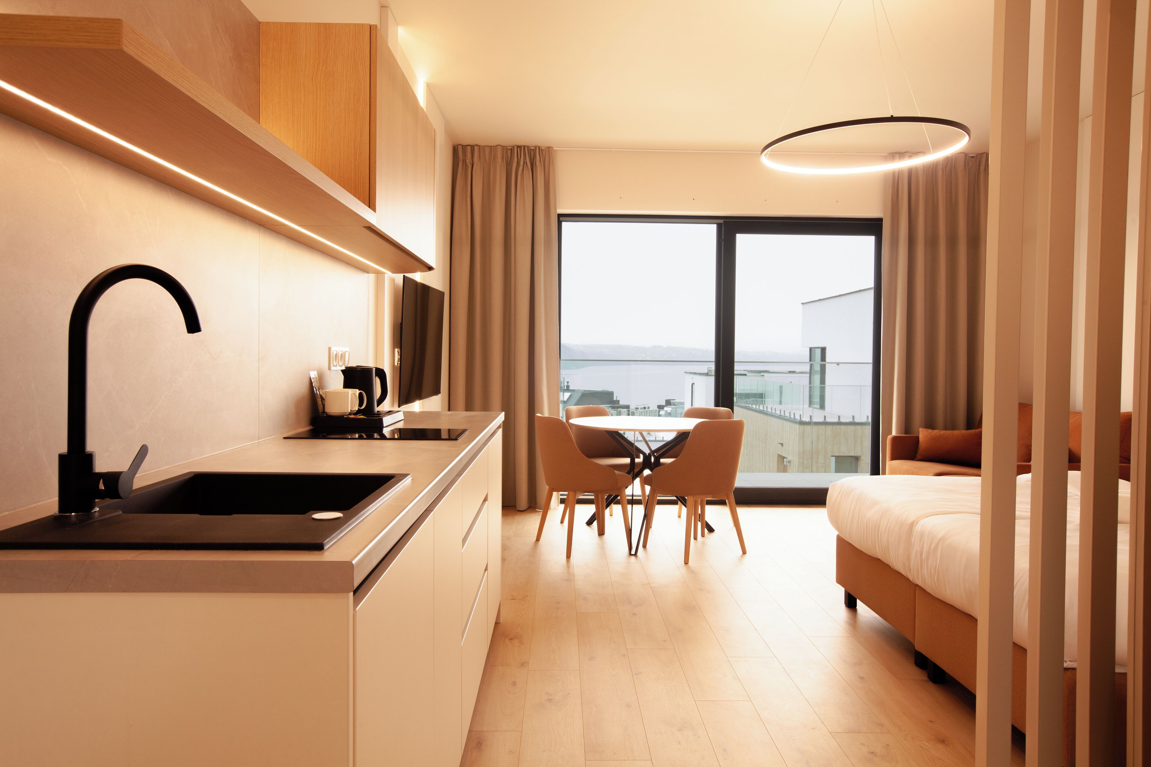 Suite estudio, vista al lago | Insonorización, tabla de planchar con plancha y wifi gratis 